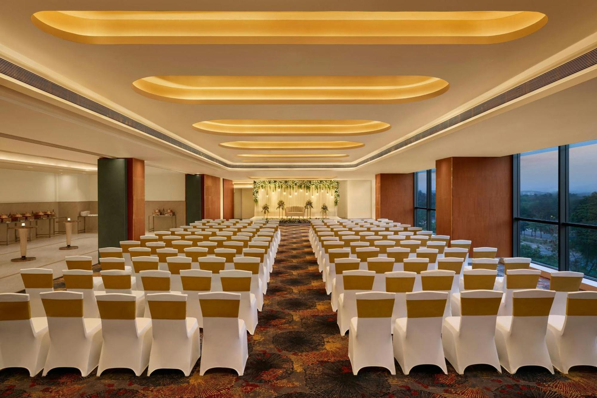 Courtyard By Marriott Navi Mumbai Hotel Exterior photo